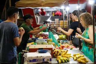 Feira em quadra de esportes &eacute; tradi&ccedil;&atilde;o h&aacute; 12 anos &agrave;s quartas-feiras