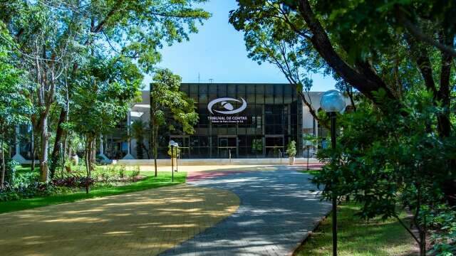 Ex-prefeito escapa de cobran&ccedil;a por vacilo do TCE 