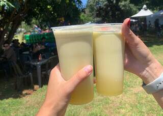 Caldo de cana com maracuj&aacute; batido virou aposta de casal em garaparia