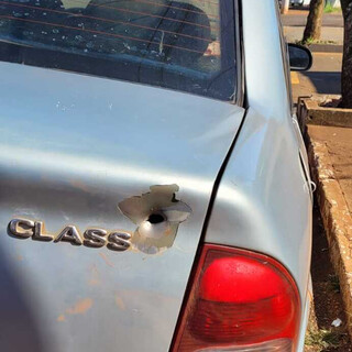 Discuss&atilde;o no tr&acirc;nsito termina com tiro contra carro e coloca gr&aacute;vida em risco