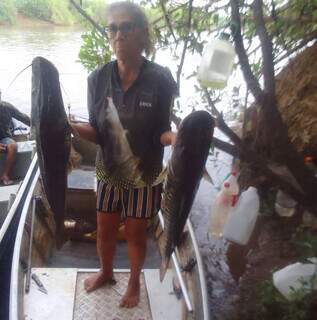 Pescadora fez do rio sua sobreviv&ecirc;ncia e se tornou refer&ecirc;ncia no setor
