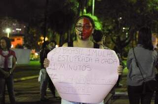 Estupro coletivo tamb&eacute;m ocorre em Campo Grande e pol&iacute;cia faz alerta para riscos