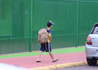 Ensinar crian&ccedil;a a &ldquo;atravessar&rdquo; o mundo digital &eacute; prote&ccedil;&atilde;o, alerta psic&oacute;loga