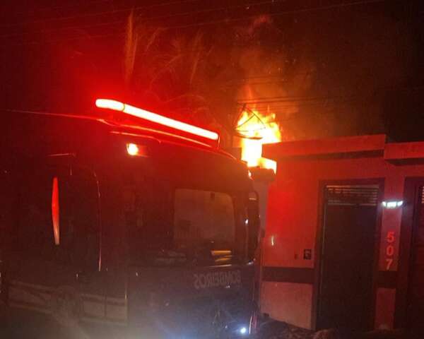 Inc&ecirc;ndio em casa queima R$ 22 mil em esp&eacute;cie guardados em gaveta