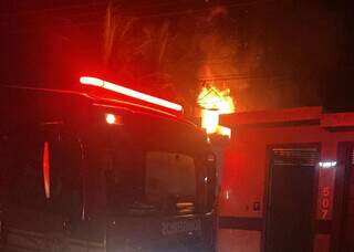 Inc&ecirc;ndio em casa queima R$ 22 mil em esp&eacute;cie guardados em gaveta