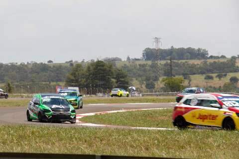 Com mudan&ccedil;as t&eacute;cnicas e calor&atilde;o, pilotos se preparam para Copa Truck e HB20