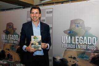 Bisneto lan&ccedil;a biografia e usa I.A para &ldquo;conversar&rdquo; com Lauc&iacute;dio Coelho