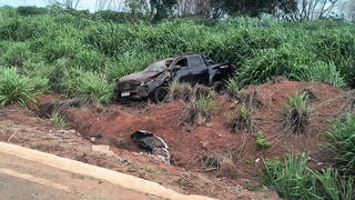 Motorista capota caminhonete roubada na MS-276 e acaba preso