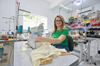 H&aacute; 17 anos, Val costurava em ed&iacute;cula e hoje filhas seguem o legado