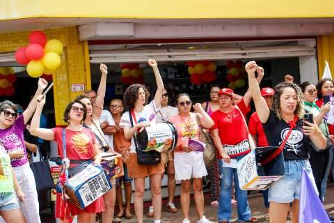 Manifesta&ccedil;&atilde;o pede prote&ccedil;&atilde;o e fim do feminic&iacute;dio na v&eacute;spera do Dia da Mulher