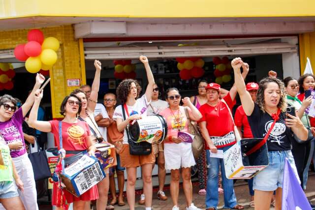 Manifesta&ccedil;&atilde;o pede prote&ccedil;&atilde;o e fim do feminic&iacute;dio na v&eacute;spera do Dia da Mulher