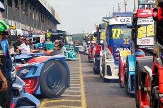 Totti e Nic Giaffone superam calor e pista antiga e garantem poles da Copa Truck