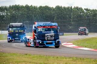 Totti e Nic Giaffone superam calor e pista antiga e garantem poles da Copa Truck