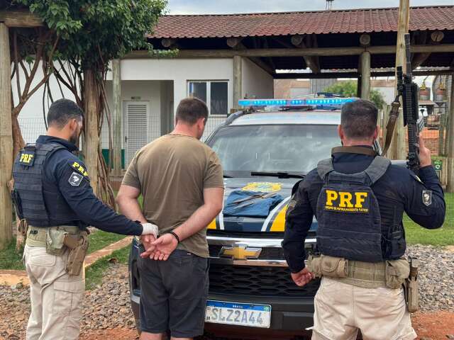 Homem &eacute; morto a facadas e suspeitos s&atilde;o presos horas depois em MS e no PR