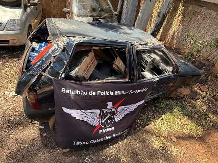 Persegui&ccedil;&atilde;o a comboio termina com carro capotado e contrabando apreendido