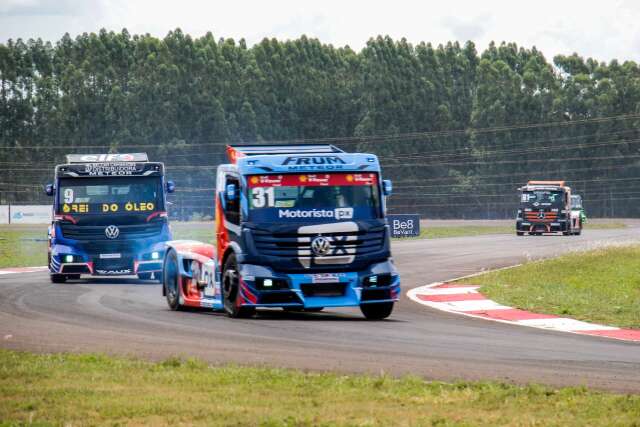 Totti e Nic Giaffone superam calor e pista antiga e garantem poles da Copa Truck