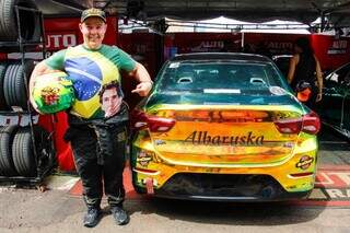 Senna, Schumacher e o pai estampam roupa e capacete para inspirar piloto 