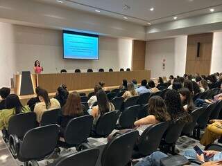 Na Capital, advogadas e estudantes debatem como defender mulheres da viol&ecirc;ncia