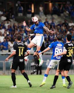 Cruzeiro bate o Atl&eacute;tico-MG no Mineir&atilde;o e levanta a ta&ccedil;a do Campeonato Mineiro