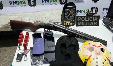 Com espingarda e m&aacute;scara de terror, homem &eacute; preso tentando sequestrar crian&ccedil;as