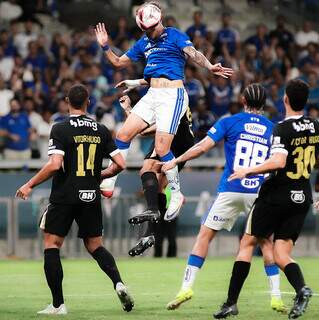 Cruzeiro bate o Atl&eacute;tico-MG no Mineir&atilde;o e levanta a ta&ccedil;a do Campeonato Mineiro