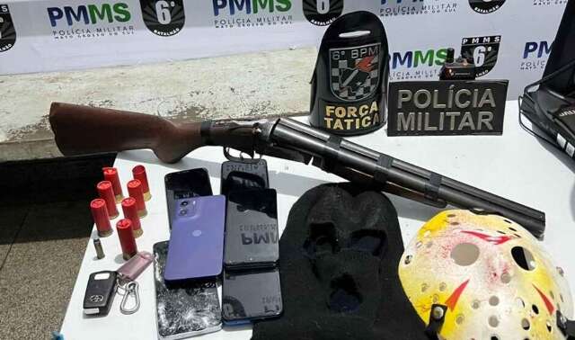 Com espingarda e m&aacute;scara de terror, homem &eacute; preso tentando sequestrar crian&ccedil;as