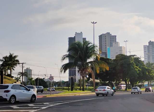 Com calor de at&eacute; 36&deg;C, domingo pode terminar com chuva em MS
