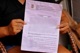 Homem invade casa e enfia papel de medida protetiva na boca da ex-mulher