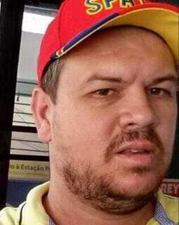 Motorista de carreta fugiu após colisão que matou três pessoas na BR-262 Motorista de carreta fugiu após colisão que matou três pessoas na BR-262