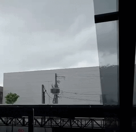 Ap&oacute;s calor&atilde;o, pancada de chuva atinge diversos bairros de Campo Grande