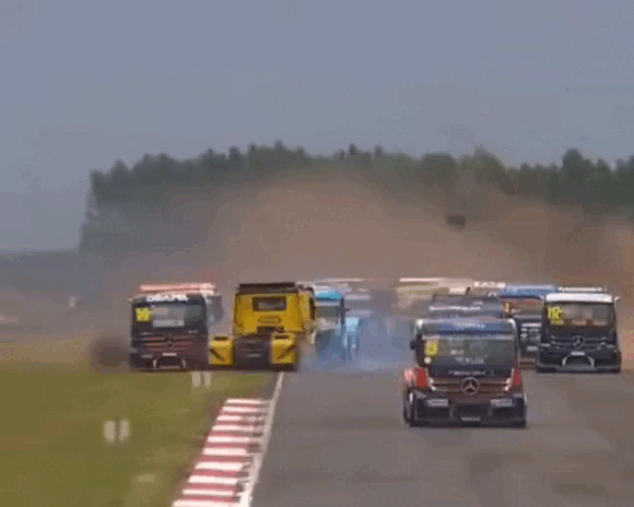 &ldquo;O bruto &eacute; seguro&rdquo;, brinca piloto ap&oacute;s rodar com caminh&atilde;o no ar em Campo Grande