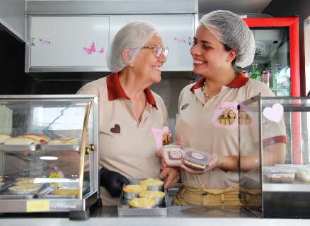 Neta transforma garagem da av&oacute; em point de tortinhas e sopa paraguaia