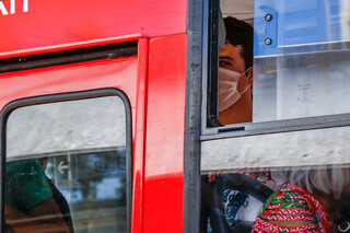 Pandemia tem heran&ccedil;as que v&atilde;o do &aacute;lcool em gel &agrave; missa sem &ldquo;paz de Cristo&rdquo;