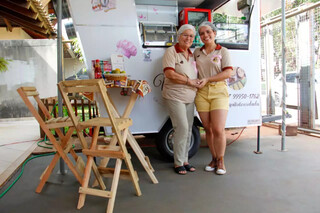 Neta transforma garagem da av&oacute; em point de tortinhas e sopa paraguaia