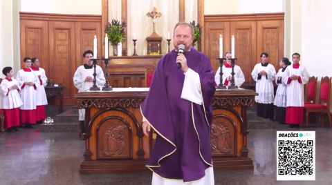 Diante de suspeita de bomba, padre diz que manteve calma para n&atilde;o assustar fi&eacute;is