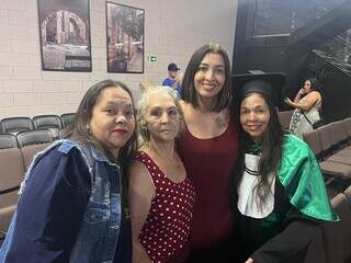 Empregada desde a adolesc&ecirc;ncia, Sandra se formou aos 54 anos