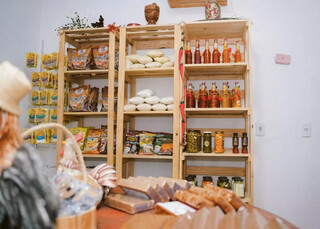 Djheniffer "cria ninho" com doces de tacho, queijo e rapadura caipira