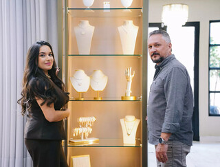 Venda de semijoias que gera renda para mulheres chega a Dourados Venda de semijoias que gera renda para mulheres chega a Dourados