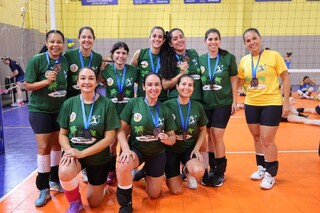 Ap&oacute;s duas tentativas de suic&iacute;dio, v&ocirc;lei salvou a vida de Isabela 