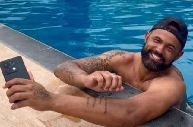 Pol&iacute;cia procura ex-goleiro Bruno que j&aacute; &eacute; classificado como "foragido"