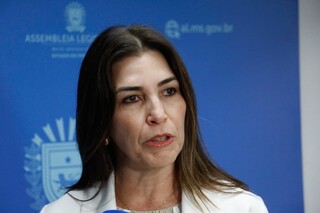 Homenagem do Dia da Mulher na Assembleia come&ccedil;a com minuto de sil&ecirc;ncio