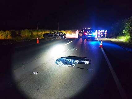 Muambeiro morre ap&oacute;s ser arremessado de carro e atropelado por caminh&atilde;o