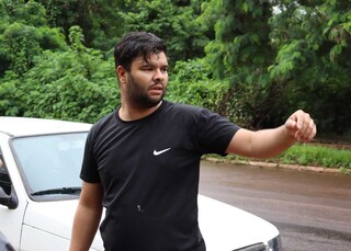 Lixo acumulado provoca alagamentos e preju&iacute;zos na Av. Jos&eacute; Barbosa Rodrigues