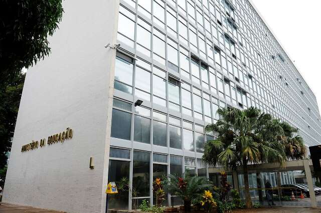 Entidade pressiona MEC contra redu&ccedil;&atilde;o de aulas presenciais a professores