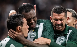 Coritiba vence Corinthians e quebra tabu de 15 anos no Brasileir&atilde;o