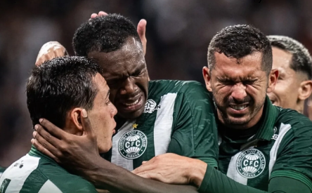 Coritiba vence Corinthians e quebra tabu de 15 anos no Brasileir&atilde;o