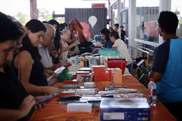 Irm&atilde;s Franciscanas promovem bazar com itens apreendidos pela Receita Federal