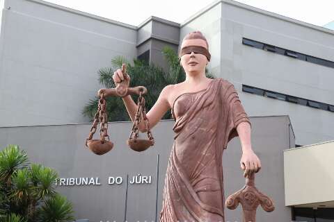 Bra&ccedil;o mec&acirc;nico se solta de caminh&atilde;o, atinge carro parado e gera indeniza&ccedil;&atilde;o