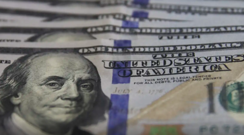 D&oacute;lar fecha est&aacute;vel ap&oacute;s libera&ccedil;&atilde;o de reservas de petr&oacute;leo