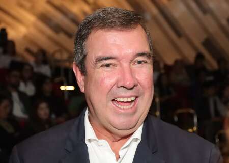 Riedel convoca secretariado ap&oacute;s baixas para as elei&ccedil;&otilde;es